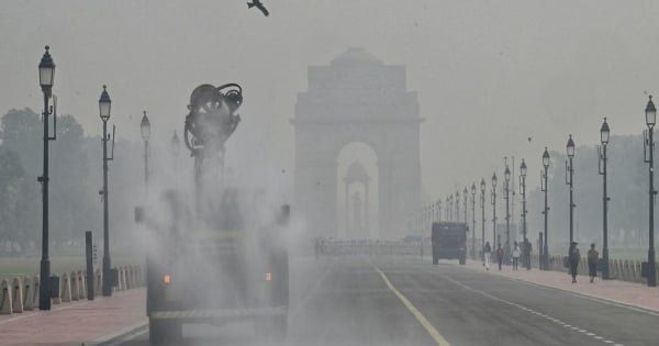 Delhi Pollution: દિલ્હીમાં શ્વાસ લેવો મુશ્કેલ! અનેક વિસ્તારોમાં AQI 400ને પાર